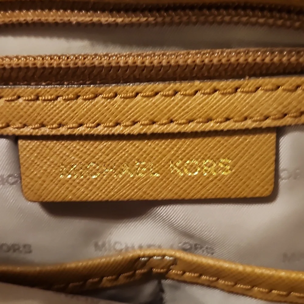 MICHAEL KORS PURSE - Picture 5 of 5